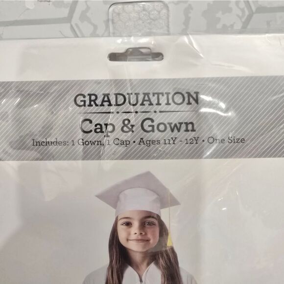 Graduation Childrens Cap and Gown for Ages 11Y-12Y, White, One Size - Picture 3 of 8